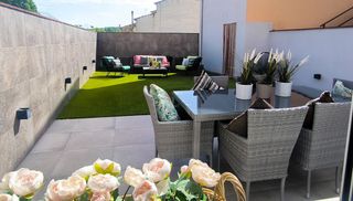 Casa pareada  Plaça catalunya. Casa centro urbano 394.000€