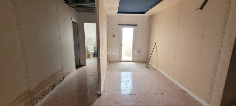Foto 2f1ca8bb-9419-4ea1-88e4-2198bbd4a168. Lloguer local comercial a Llatí Santa Coloma de Gramenet
