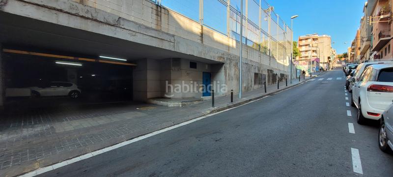 Foto 1e1ef427-fe45-4b77-96b9-976d1e0d2bc3. Alquiler parking coche plaza de parking en alquiler en Badalona