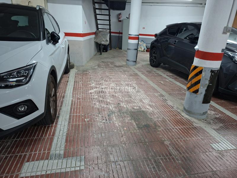 Foto 09072a38-2b66-4bc8-8616-da88c27d6fd6. Autoparkplatz in carrer d'alella 30 in Llatí Santa Coloma de Gramenet