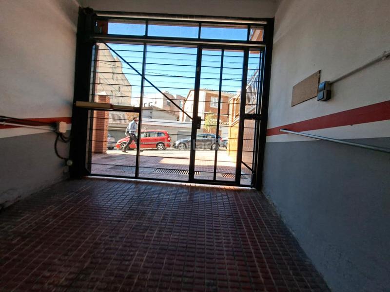 Foto 7c051320-9e2a-4ea1-9e17-4a593913dc96. Autoparkplatz in carrer d'alella 30 in Llatí Santa Coloma de Gramenet