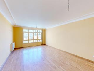 Pis  Ra corporacins municipais. Piso en el centro de foz