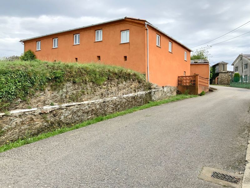 Foto e174e80c-a33e-4e44-8e34-6f10c052ba64. Casa a cima de vila - vidal 4 a Trabada