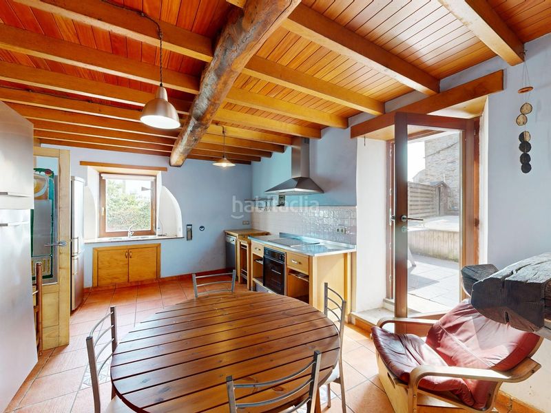 Foto 0d1b8cc3-fba8-4691-bac3-e78b7101e7e8. Casa amb calefacció a Foz