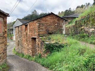 Casa a Montefurado 5. Casa de piedra en ribeira de piquín
