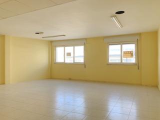 Rent Office space  Avenida álvaro cunqueiro. Oficina en entreplanta en el centro de foz