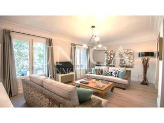 Appartement à Castellana. Reforma, exterior, dos balcones en finca representativa, barrio