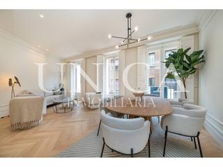 Pis en Justicia-Chueca. Diseo con estilo clsico en justicia vdeo