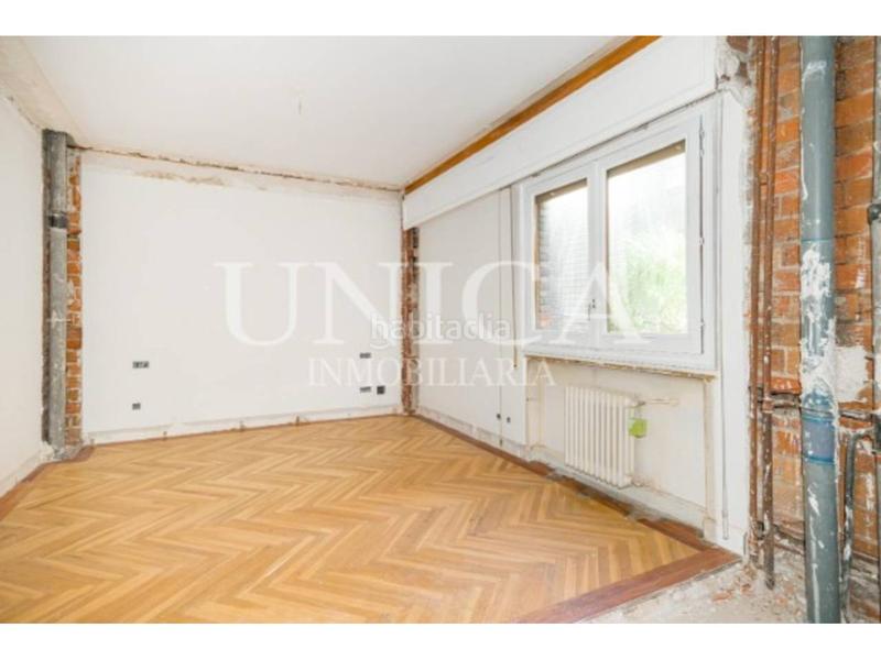 Foto db22fe33-983b-45a8-8520-2c295831114d. Piso oportunidad de reforma con garaje en zona prime de Almagro en Madrid
