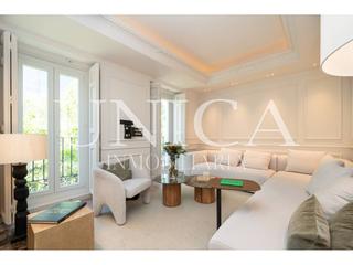 Appartement à Almagro. Reforma de autor con 4 balcones en almagro