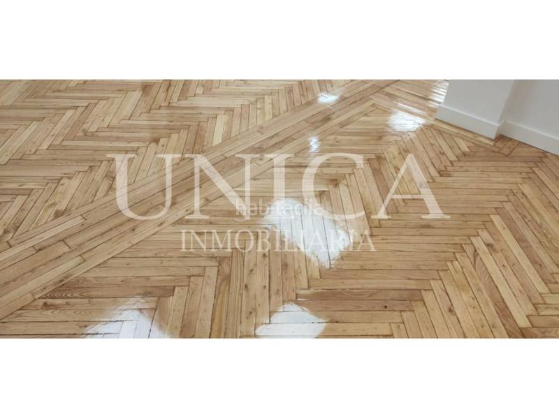 Foto d2b3494d-8883-4f55-97f7-808c10165fbf. Office space with heating in El Viso Madrid