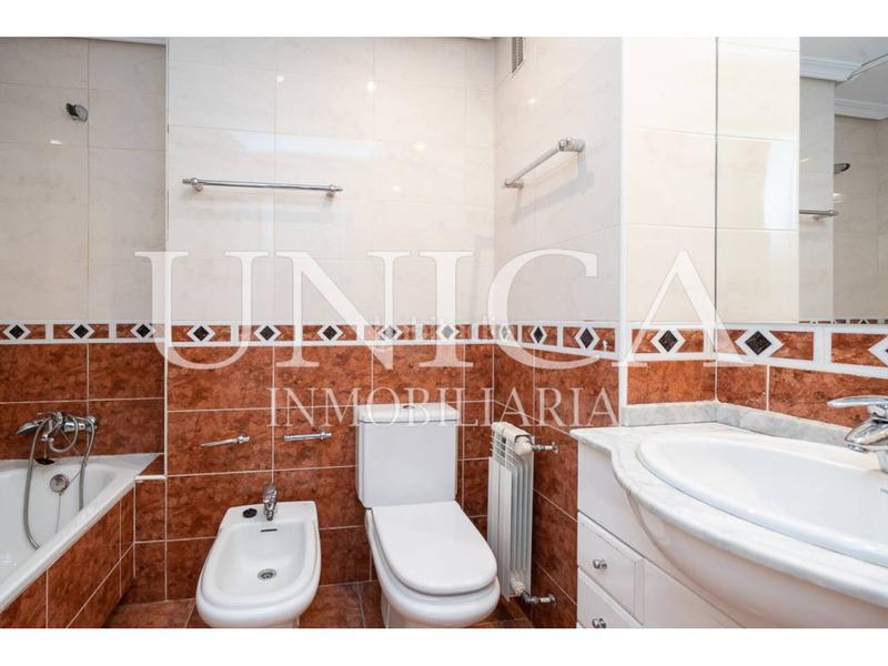 Foto af3e6d23-1027-4d17-8319-4edab1bf3f25. Appartement avec chauffage parking piscine dans Nueva España Madrid