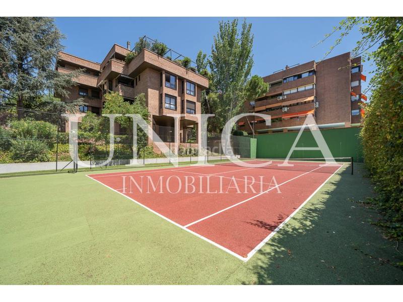 Foto e3501c69-1544-4e40-8db9-73e73e7b8a37. Dúplex duplex de lujo en arturo soria en Costillares Madrid