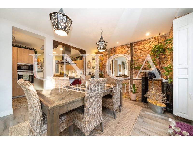 Foto 2c68bc25-741e-4b4e-851e-0d7b41e12f7b. Piso espacio, luz y cuatro balcones en arguelles en Madrid