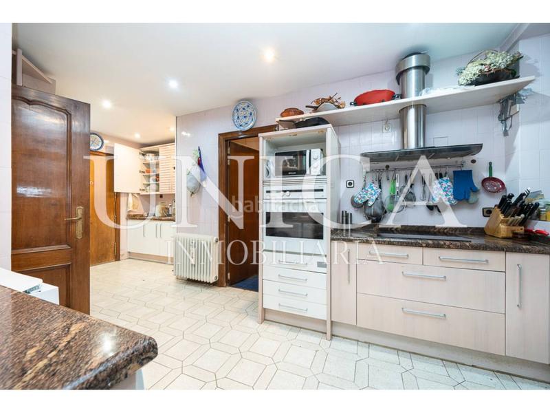 Foto 66df5bad-1e67-48e1-80d8-1543f3ef6c7c. Duplex with heating parking in Costillares Madrid