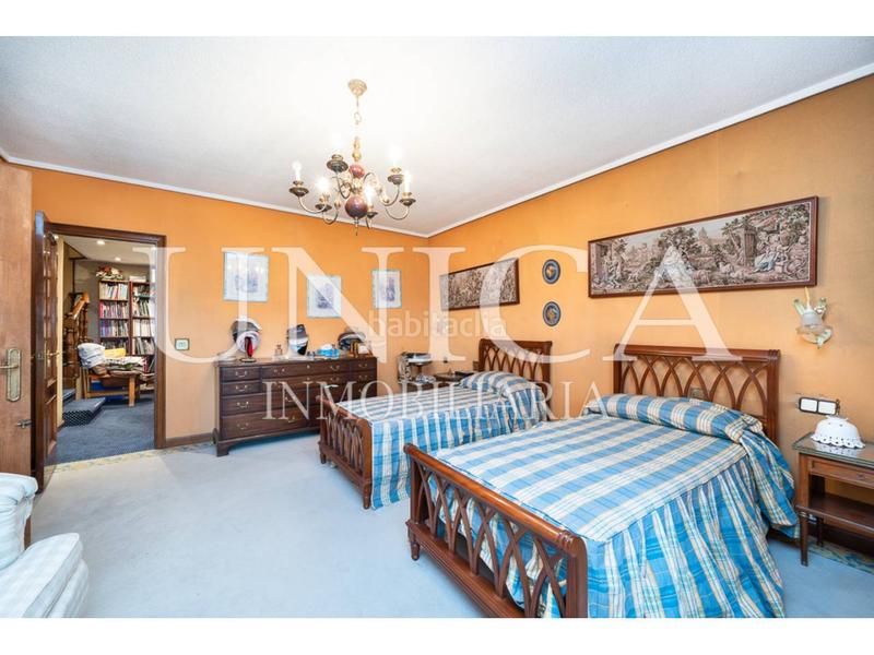 Foto dbf3b7ec-91c7-4410-85cd-7f4f70082a00. Duplex with heating parking in Costillares Madrid