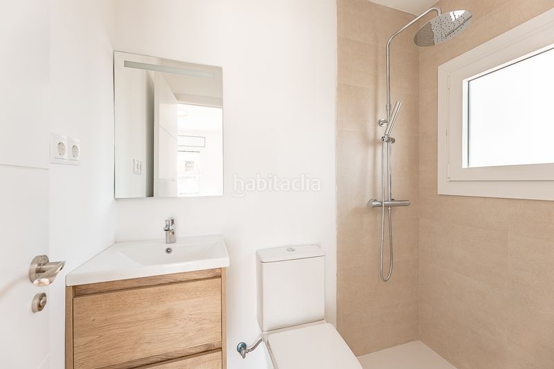 Foto ad38c75e-011a-4186-ba42-5d3699f2c4a3. Casa adossada amb aparcament a La Serreta Rubí