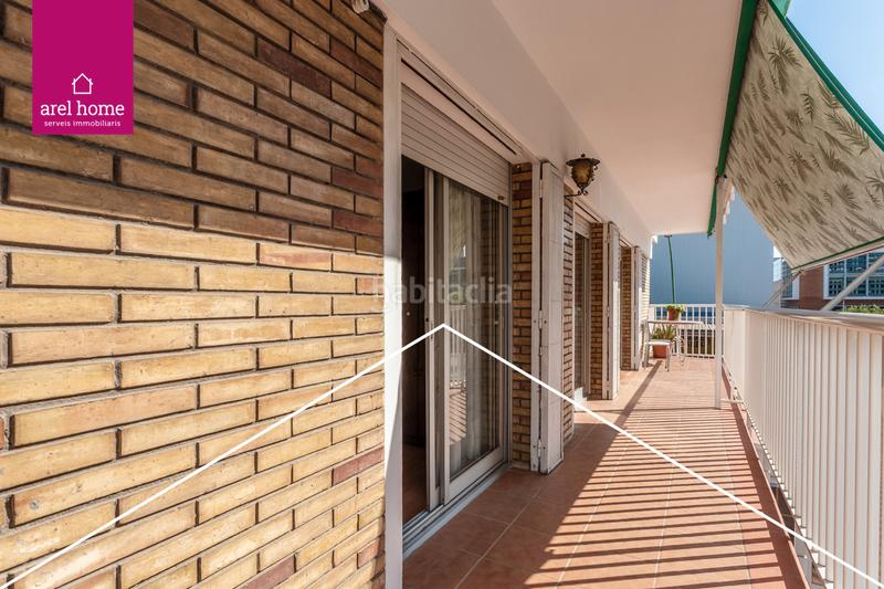 Foto b7974d95-f00b-42f1-baf7-7604dce13ee7. Piso  de 4 dormitorios con terraza y balcón con plaza de parquing opcional en Esplugues de Llobregat