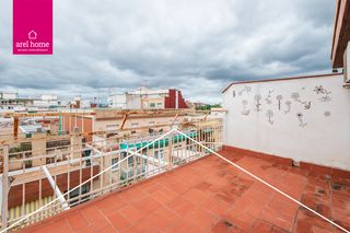 Attico in Centre. Ático en venta en esplugues: luz, vistas y una forma única de vi