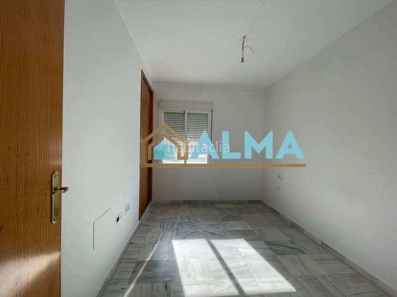 Foto 650a03b2-9e33-4004-b796-040c7bf265f6. Casa adossada a Los Pinos Algeciras