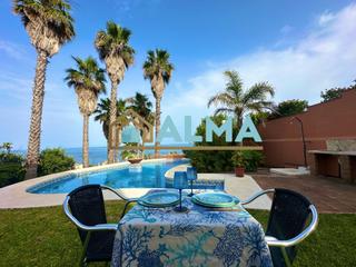 Chalet en San García. Espectacular villa independiente con piscina y apartamento con i