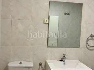 Foto e15c33b9-6741-49c5-b6d6-0d1a60f3de57. Pis a Raval Barcelona