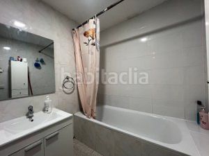 Foto e50e520e-fd94-4794-8766-b8a9c05865a4. Pis a Raval Barcelona