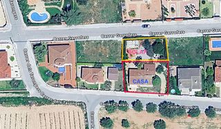 Haus  Carrer cirerers. Casa en una sola planta con gran jardín y posibilidad de ampliac