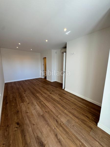 Foto eca8526c-ae77-4c1c-8dd4-f680e50e9200. Piso experimenta el lujo con esta elegante vivienda en Lleida