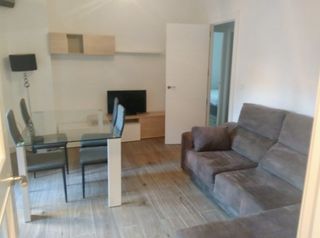 Miete Etagenwohnung in Calle darro del boquerón 10. Excelente piso de 2 dormitorios con terraza junto a gran vía