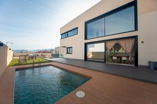 Location Maison jumelée à Calle fray luis de granada" 3g. Espectacular casa de 3 dormitorios, 3 baños y 1 aseo con garaje