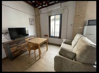 Rent Penthouse in Plaza de la trinidad 5. Ático reformado con las máximas calidades en plaza trinidad