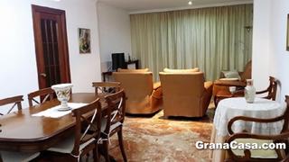 Flat in Plaza de Toros. Piso en plaza de toros con 5 dormitorios, calefacción central y