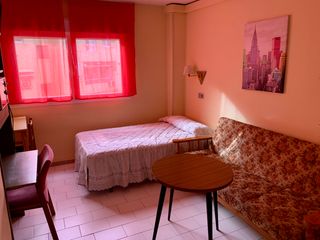 Location Studio à Avenida de madrid 1. Estudio exterior con calefacción incluida en avenida de madrid