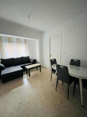 Alquiler Piso  Calle santa bárbara. Magnífico piso de 4 dormitorios y 2 baños cerca de universidad d