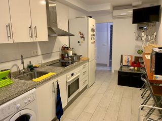 Rent Flat in Calle elvira 116. Increíble piso de 3 dormitorios con wifi incluido junto a calle