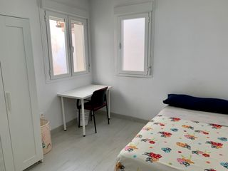 Miete Dachwohnung in Calle elvira 116. Excelente ático de 4 dormitorios con terraza y wifi incluido jun