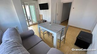 Alquiler Ático en Calle alhamar 11. Ático de 2 dormitorios con terraza junto recogidas-alhamar.
