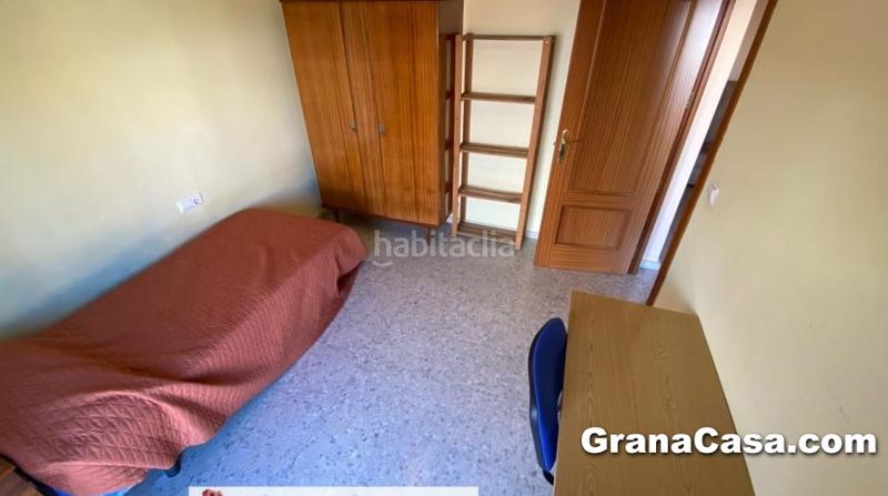 Foto 371452c1-4e11-41f8-bd18-95aacb5bb7f5. Alquiler ático en calle tablas 9 ático de 3 dormitorios con calefacción central y terraza en calle tablas en Granada