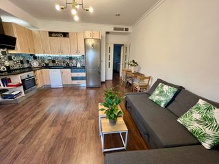 Affitto Appartamento in Avenida de poniente 50. Excelente piso de 2 dormitorios y 2 baños con plaza de garaje y