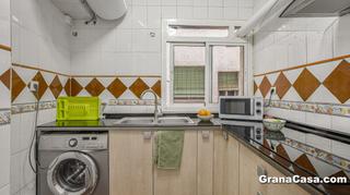 Miete Etagenwohnung in Avenida blas de otero 11. Piso de 3 dormitorios con wifi fibra y con ascensor frente parad