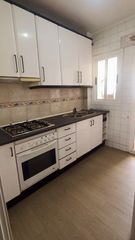Affitto Appartamento in Calle afán de ribera 10. Piso céntrico de 3 dormitorios cerca de san antón
