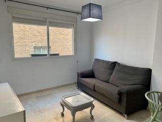 Miete Dachwohnung in Calle san josé baja 12. Magnífico ático de 1 dormitorio cerca de recogidas