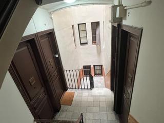 Edifici a Barri de les Corts. Edificio residencial procedente herencia en rentabilidad