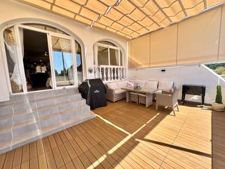 Casa adossada a Zona Centro Comercial Torrequebrada. Chalet adosado en venta en zona centro comercial torrequebrada