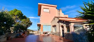 Xalet a Sant Fost de Campsentelles. Casa  4 vientos con piscina , sauna y chimeneas