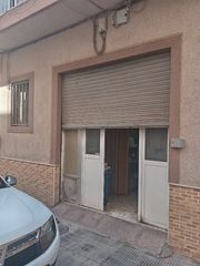 Local Comercial a Los Ángeles - Cruz de Caravaca. Local con posibilidad de vivienda en almería capital
