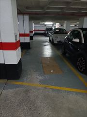 Aparcament cotxe a Avenida de la asunción 5. Plaza de garaje en rambla santa cruz edificio sanabria