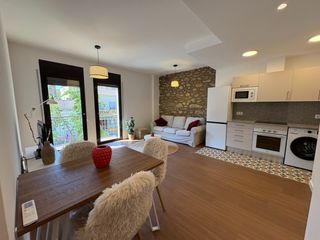 Appartement  Carrer major. Piso reformado a estrenar en salt con parking y trastero