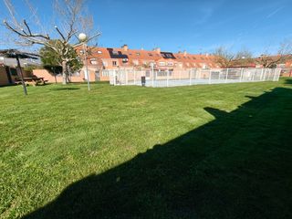 Chalet in Fuentebella-San Fermín-El Leguario. Chalet de esquina en el leguario